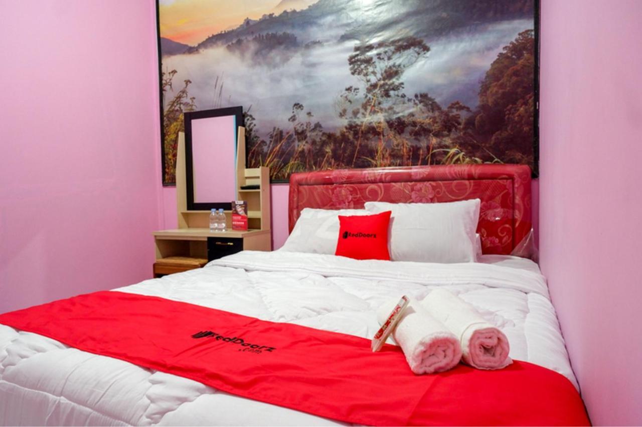 Homestay Reddoorz Syariah Near Telaga Warna