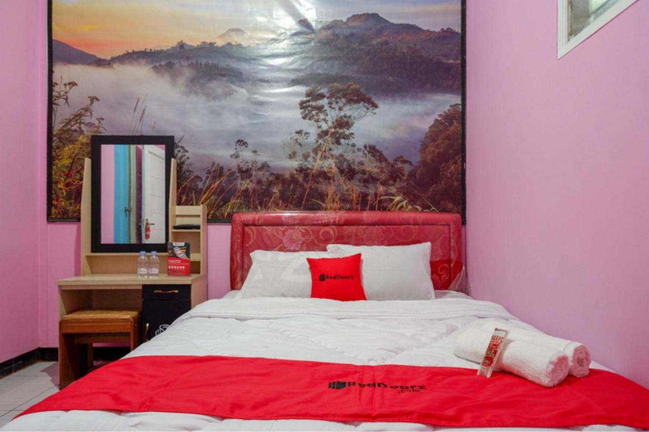 Homestay Reddoorz Syariah Near Telaga Warna Diyeng