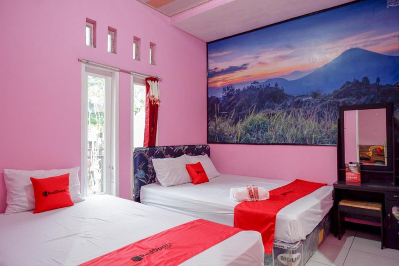 Reddoorz Syariah Near Telaga Warna Homestay *