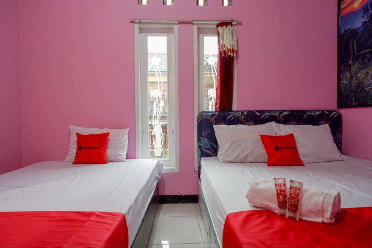 Homestay Reddoorz Syariah Near Telaga Warna *